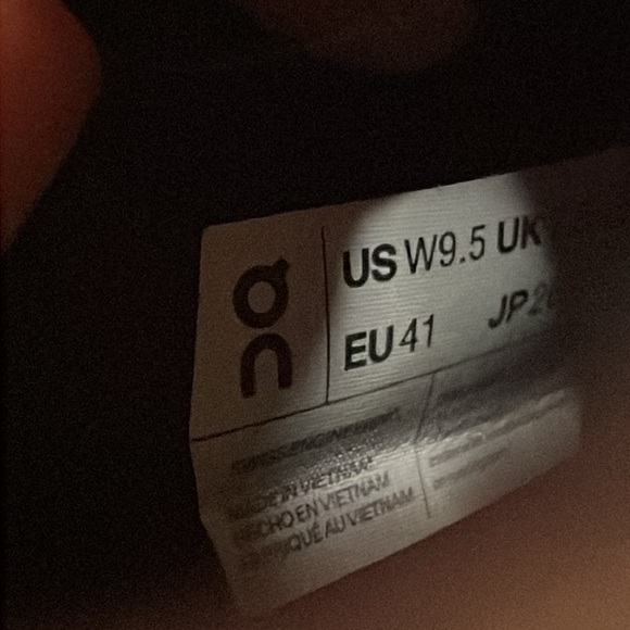 On Clounds On Running Woman Gray Tennis Shoe Size 9.5 - Picture 3 of 9